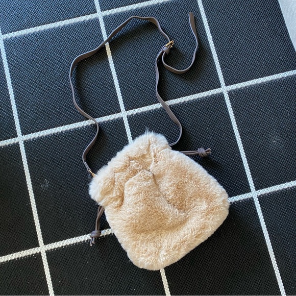 FLUFFY PURSE WITH CROSSBODY STRAP - Picture 2 of 8